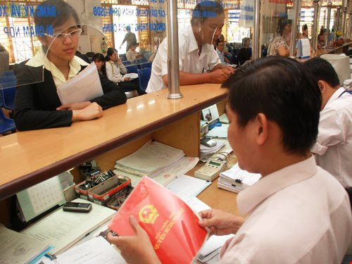 Điều 75 Luật Đất đai năm 2013 đã đưa ra những điều kiện để được bồi thường về đất khi Nhà nước thu hồi