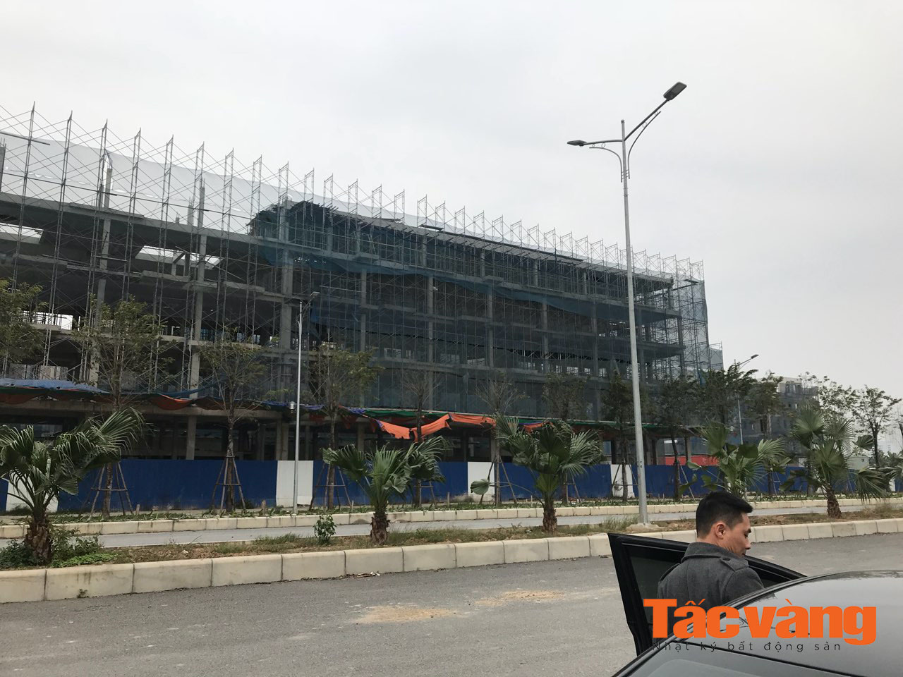 The Manor Central Park đang lên cột tầng 05