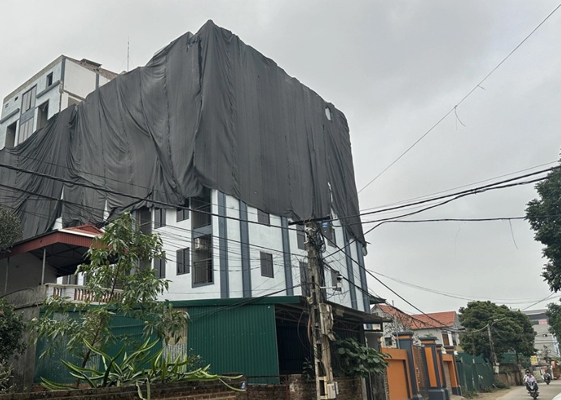 Tháo Dỡ Tầng 8 Và 9 Chung Cư Mini Xây Dựng Trái Phép