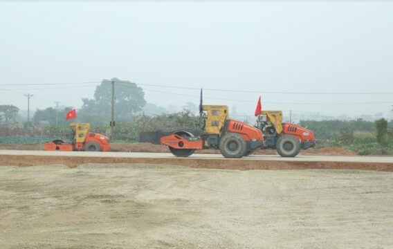 Cong nhan lam viec tren cong truong